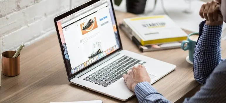 Man searching for movers online