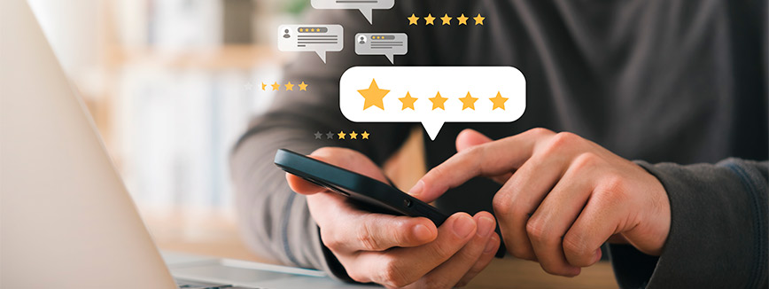 Visual guide on securing excellent customer reviews for trustworthy Seattle moving services.