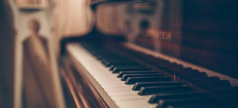 piano movers Seattle- a piano