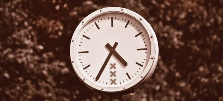 A clock. 