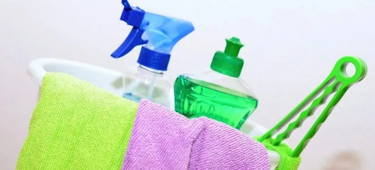 Cleaning supplies in a bucket.