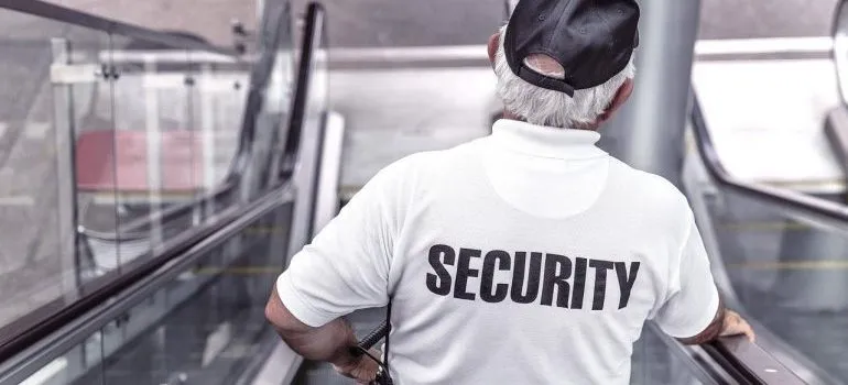 A security guard is one of the temporary storage qualities to look for.