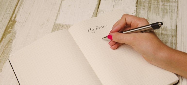 A woman making a plan for moving back in with your parents.