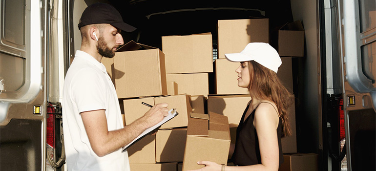 A mover helping a girl move
