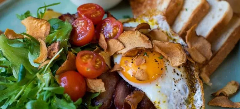 healthy breakfast, eggs, toast, tomato, salad