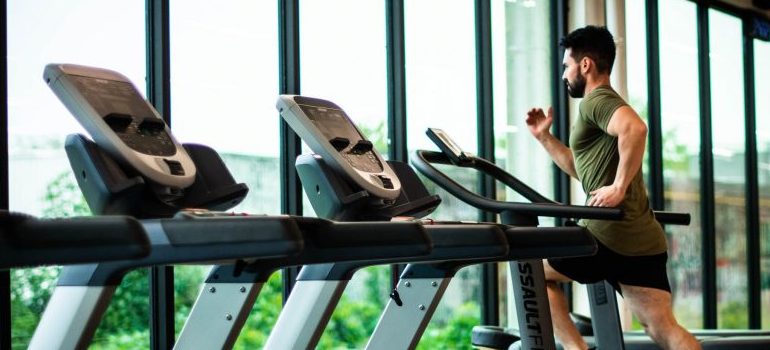 rental apartment amenities - a gym