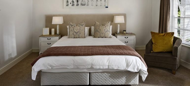 A minimalistic bedroom.