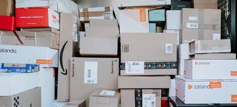 some of the possible boxes that can be used to pack and move a flat screen TV