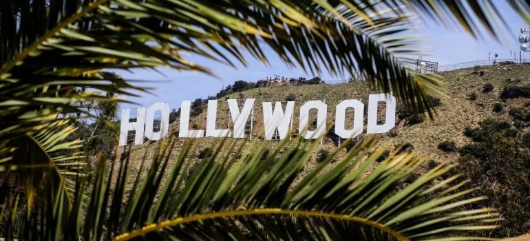 "Hollywood" sign