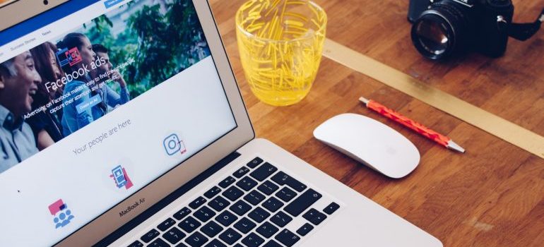 selling your clutter online on Facebook marketplace