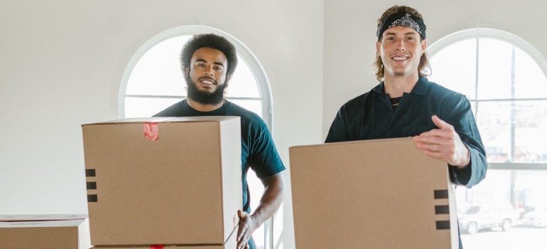 Realiable movers packing stuff for moving from Newcastle to Lakewood.