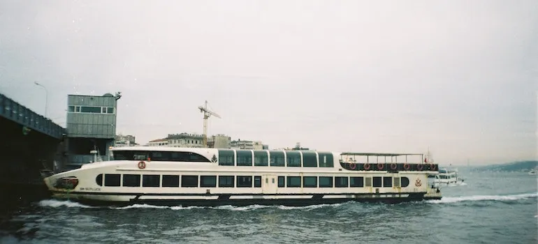 A ferryboat in the Emerald city which is on of the many valuable Seattle resources for new residents
