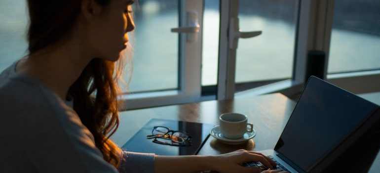Woman sitting at a desk and typing on her laptop